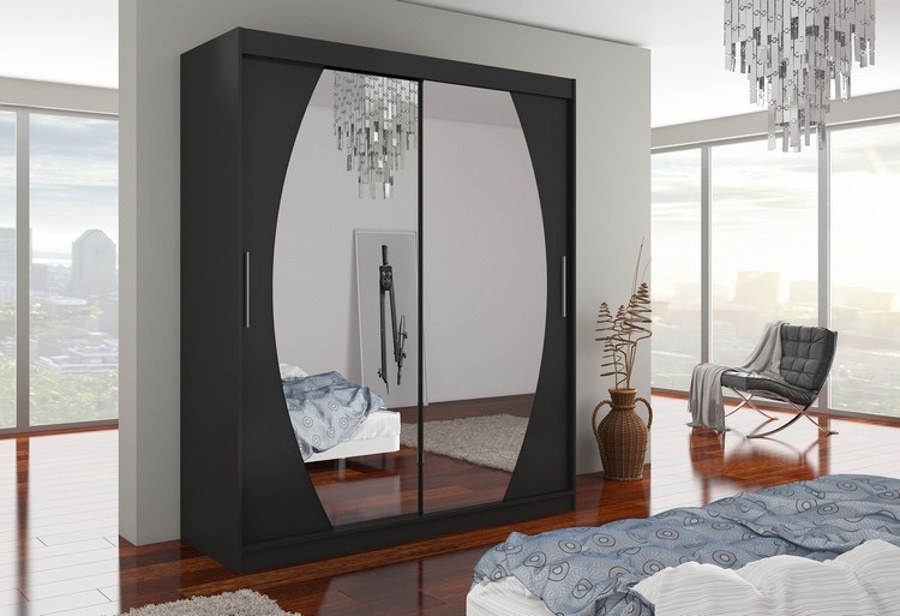 Černá šatní skříň se zrcadlem a posuvnými dveřmi