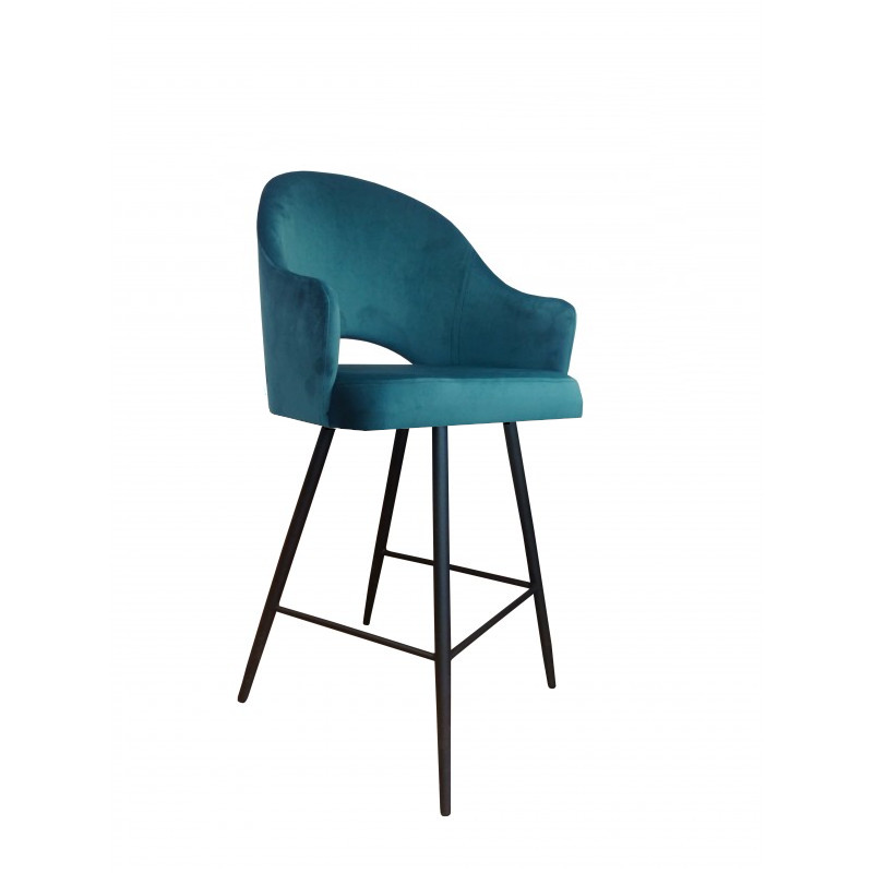 Moderní čalouněná barová židle s kovovýma černýma nohama.