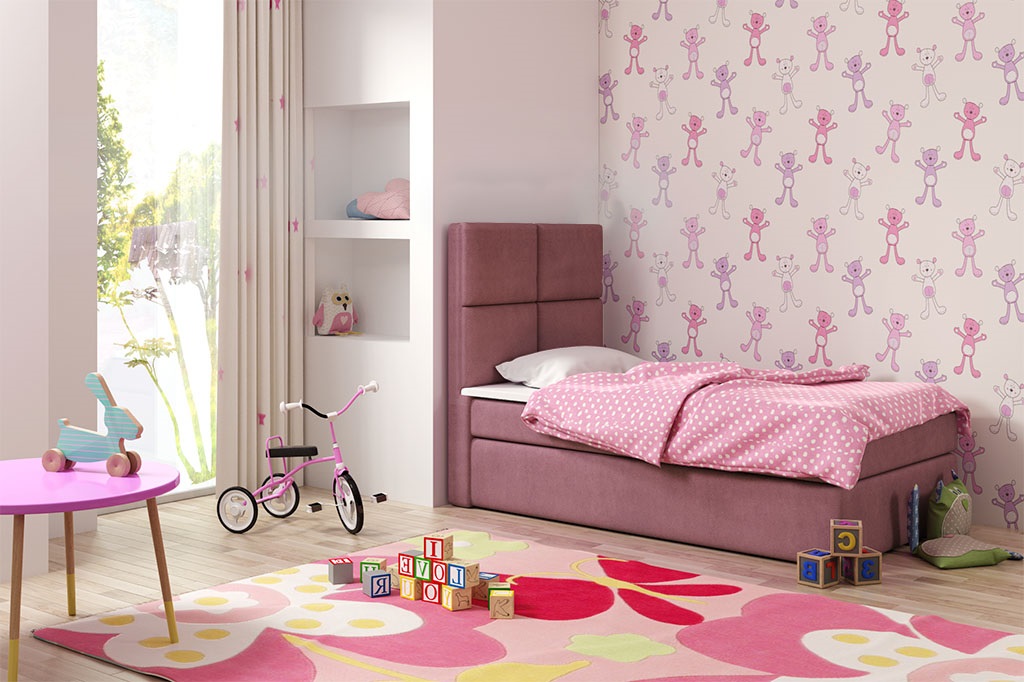 Růžová postel v dětském pokoji